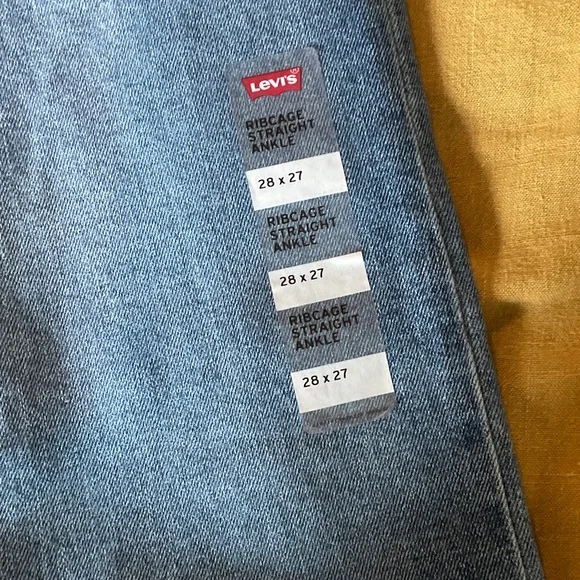 Levi's Ribcage straight ankle Fit women’s Denim Jeans - Picture 3 of 8